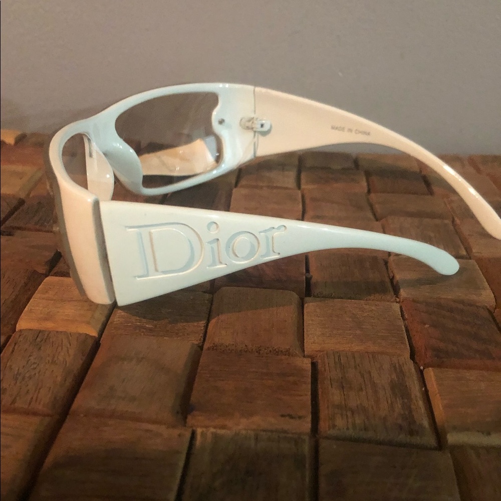 White oversized sun glasses